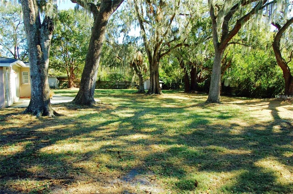 330 BLUEBIRD AVENUE, LAKELAND, Florida 33809, 3 Bedrooms Bedrooms, 5 Rooms Rooms,2 BathroomsBathrooms,Residential,For sale,BLUEBIRD,A4204237