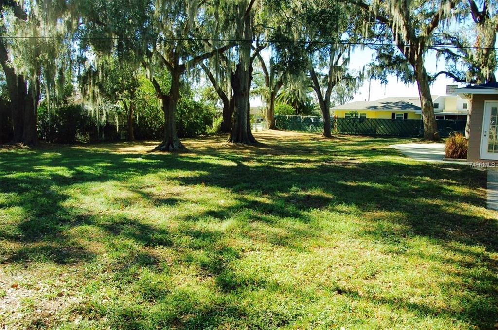 330 BLUEBIRD AVENUE, LAKELAND, Florida 33809, 3 Bedrooms Bedrooms, 5 Rooms Rooms,2 BathroomsBathrooms,Residential,For sale,BLUEBIRD,A4204237