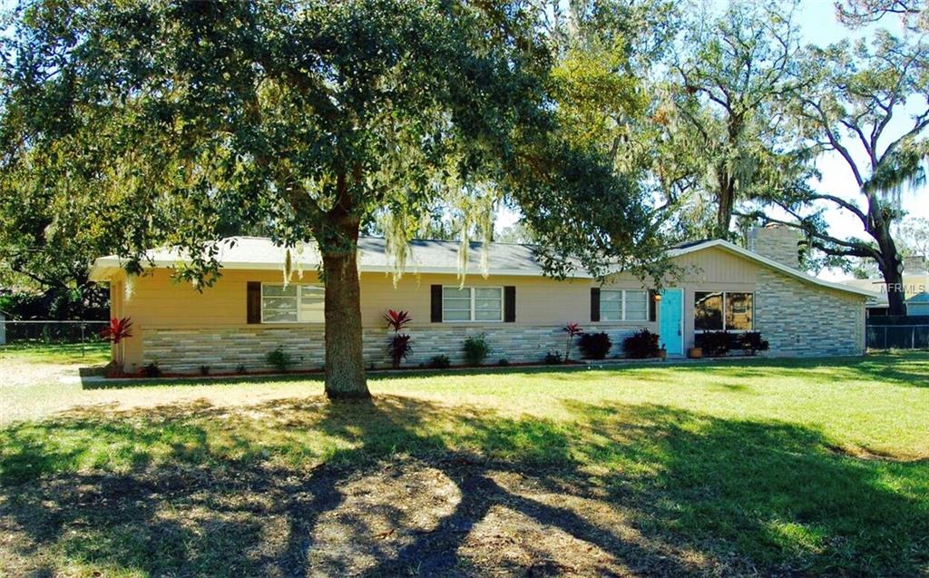 330 BLUEBIRD AVENUE, LAKELAND, Florida 33809, 3 Bedrooms Bedrooms, 5 Rooms Rooms,2 BathroomsBathrooms,Residential,For sale,BLUEBIRD,A4204237