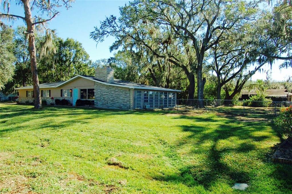 330 BLUEBIRD AVENUE, LAKELAND, Florida 33809, 3 Bedrooms Bedrooms, 5 Rooms Rooms,2 BathroomsBathrooms,Residential,For sale,BLUEBIRD,A4204237