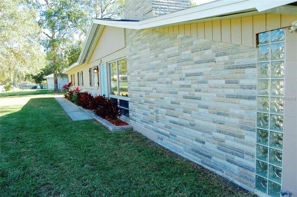 330 BLUEBIRD AVENUE, LAKELAND, Florida 33809, 3 Bedrooms Bedrooms, 5 Rooms Rooms,2 BathroomsBathrooms,Residential,For sale,BLUEBIRD,A4204237