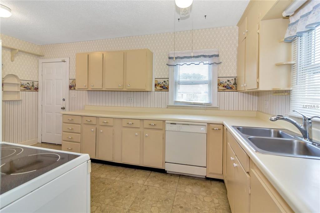 1217 LAKE DOWNEY DRIVE, ORLANDO, Florida 32825, 3 Bedrooms Bedrooms, 6 Rooms Rooms,2 BathroomsBathrooms,Residential,For sale,LAKE DOWNEY,O5561800