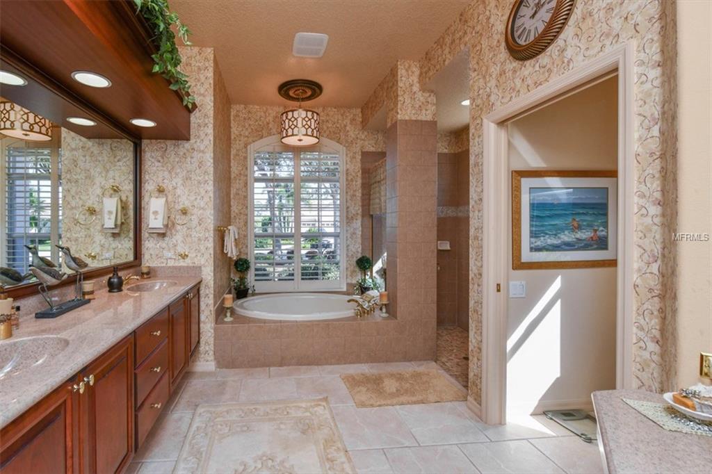 6914 TREYMORE COURT, SARASOTA, Florida 34243, 3 Bedrooms Bedrooms, 8 Rooms Rooms,3 BathroomsBathrooms,Residential,For sale,TREYMORE,A4207152