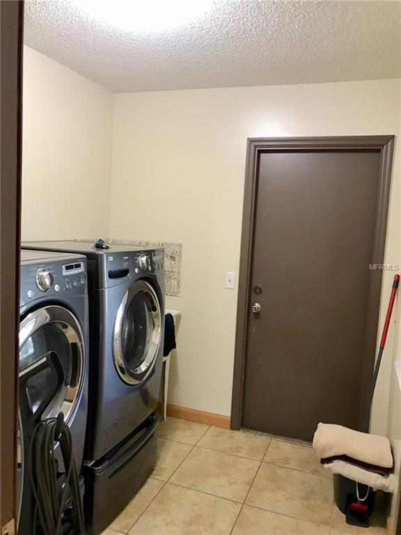 1884 LAKE HILL CIRCLE, ORLANDO, Florida 32818, 3 Bedrooms Bedrooms, 6 Rooms Rooms,2 BathroomsBathrooms,Residential,For sale,LAKE HILL,O5561801