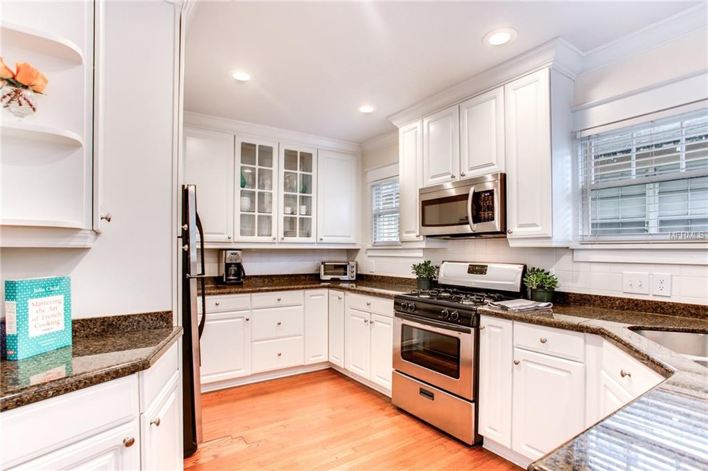 514 N SUMMERLIN AVENUE, ORLANDO, Florida 32803, 3 Bedrooms Bedrooms, 8 Rooms Rooms,2 BathroomsBathrooms,Residential,For sale,SUMMERLIN,O5553429