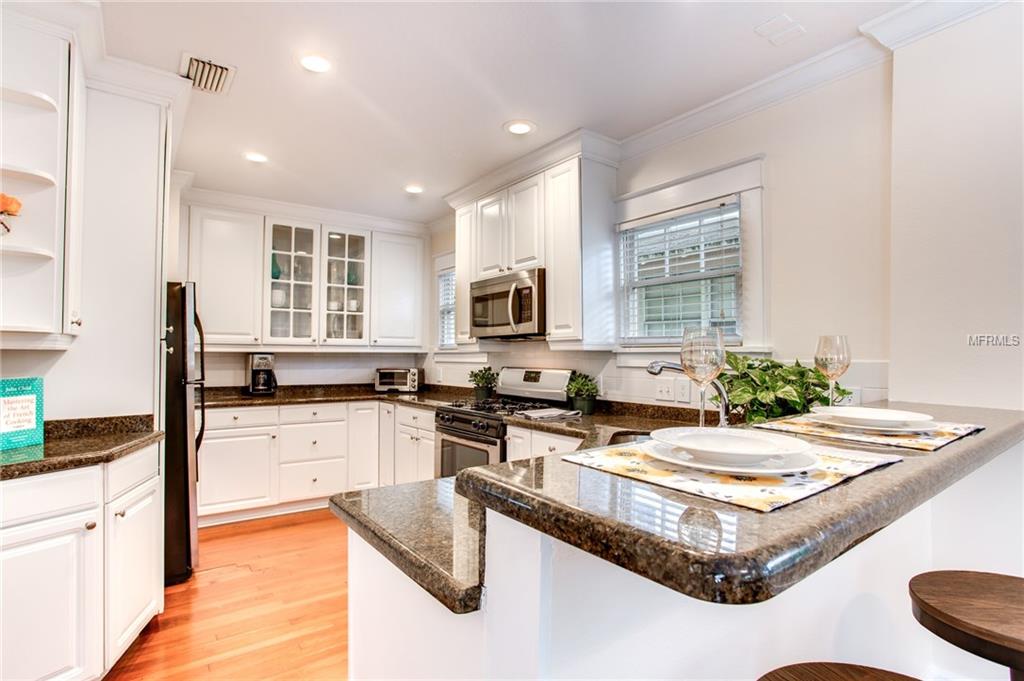 514 N SUMMERLIN AVENUE, ORLANDO, Florida 32803, 3 Bedrooms Bedrooms, 8 Rooms Rooms,2 BathroomsBathrooms,Residential,For sale,SUMMERLIN,O5553429