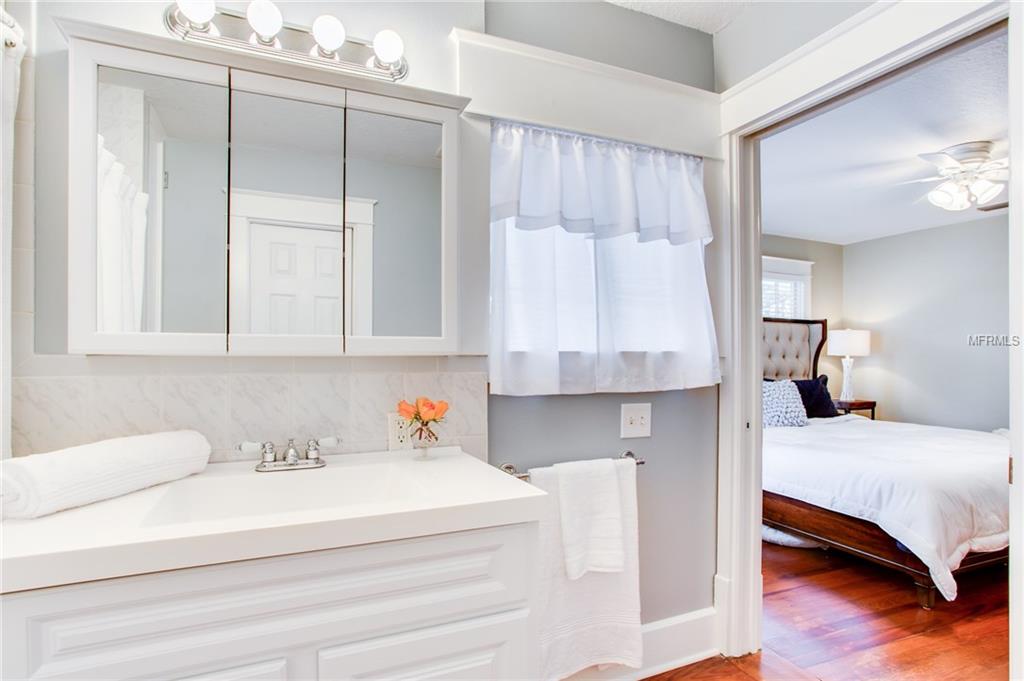 514 N SUMMERLIN AVENUE, ORLANDO, Florida 32803, 3 Bedrooms Bedrooms, 8 Rooms Rooms,2 BathroomsBathrooms,Residential,For sale,SUMMERLIN,O5553429