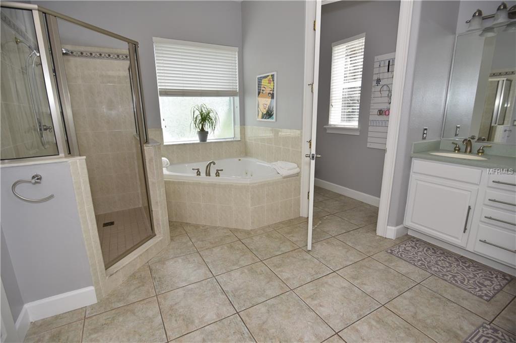 1405 HIDDEN OAKS BEND, SAINT CLOUD, Florida 34771, 6 Bedrooms Bedrooms, 8 Rooms Rooms,4 BathroomsBathrooms,Residential,For sale,HIDDEN OAKS,O5528313