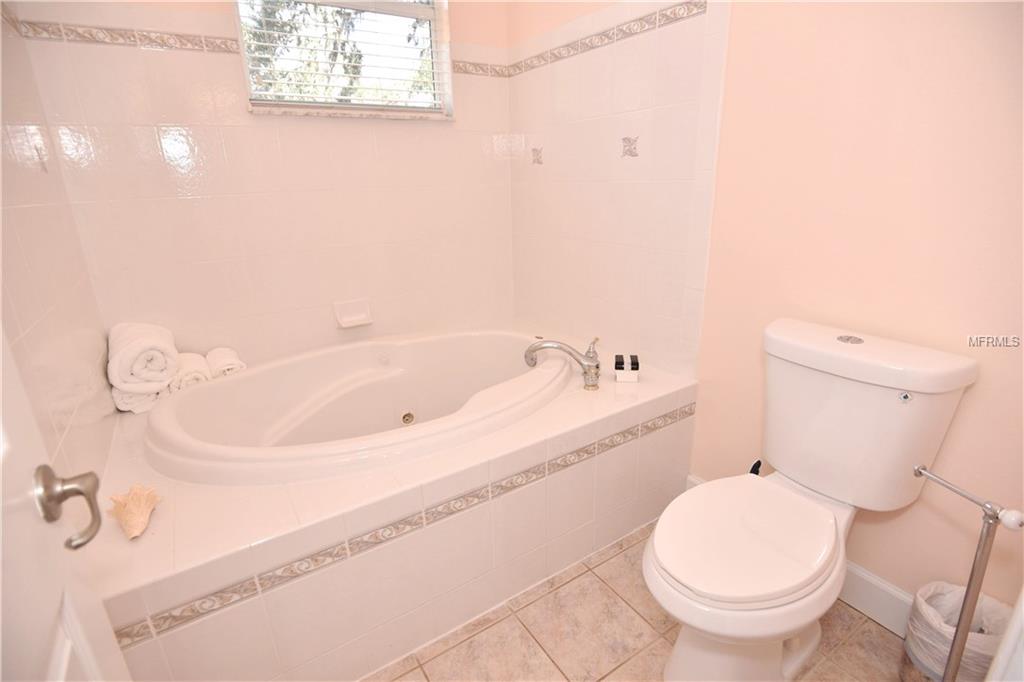 1405 HIDDEN OAKS BEND, SAINT CLOUD, Florida 34771, 6 Bedrooms Bedrooms, 8 Rooms Rooms,4 BathroomsBathrooms,Residential,For sale,HIDDEN OAKS,O5528313