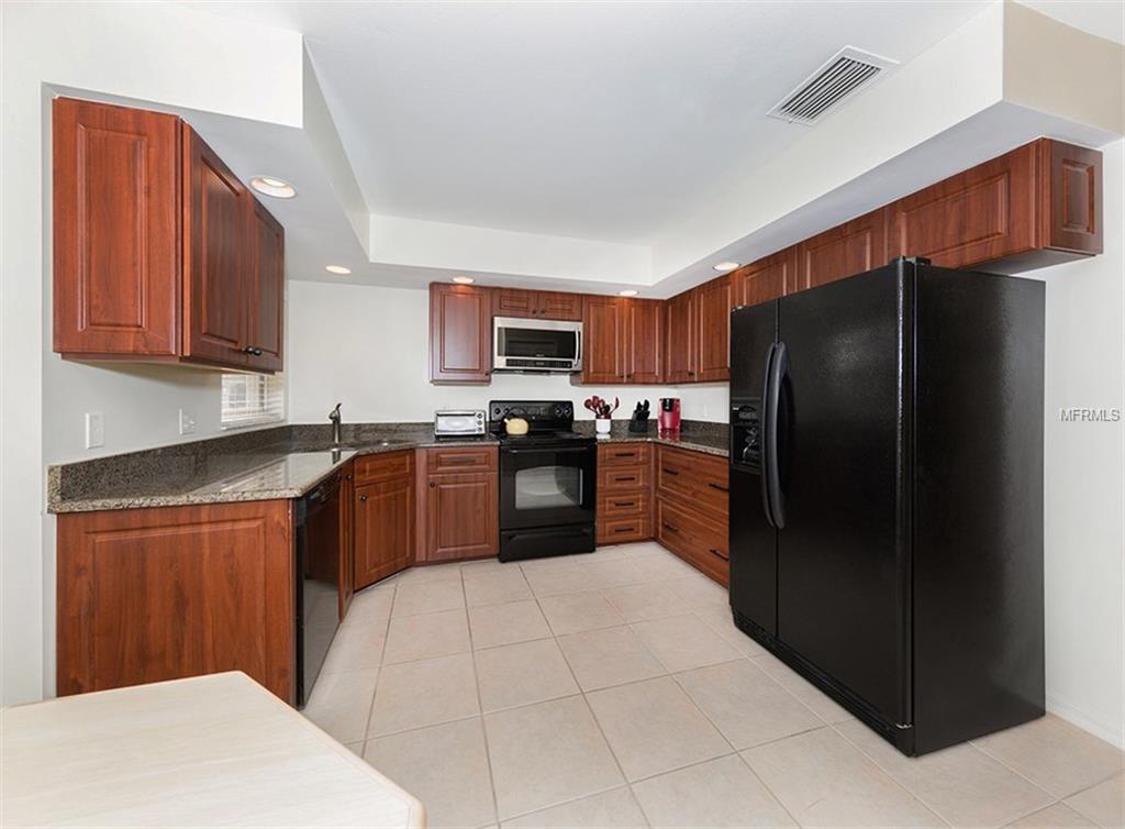 821 HARRINGTON LAKE LANE, VENICE, Florida 34293, 2 Bedrooms Bedrooms, 6 Rooms Rooms,2 BathroomsBathrooms,Residential,For sale,HARRINGTON LAKE,A4208501