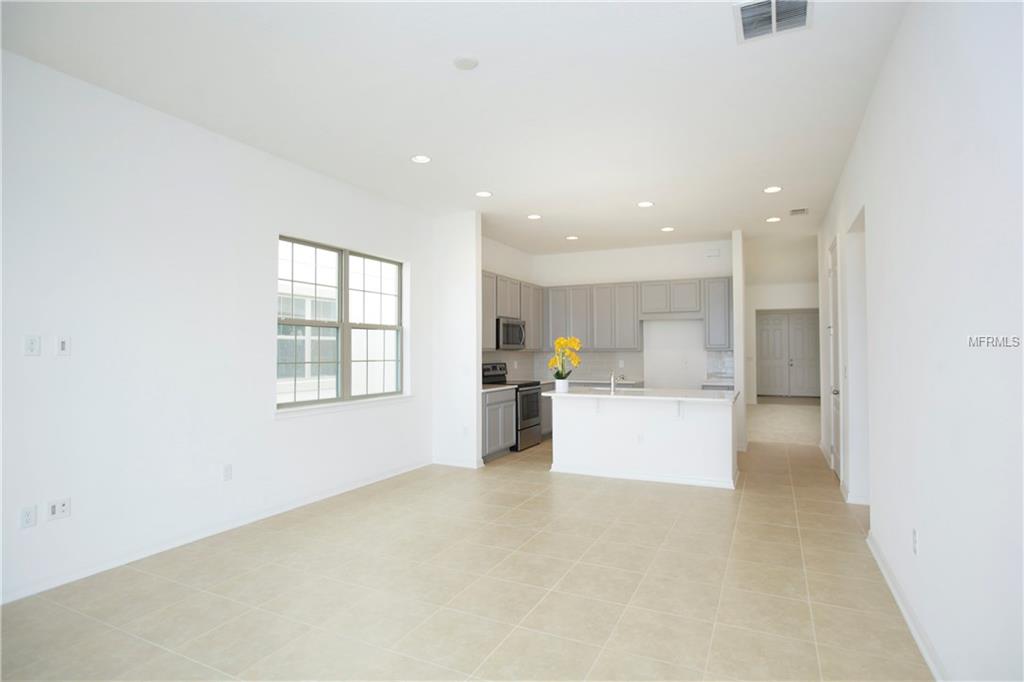 10455 SIDDINGTON DRIVE, ORLANDO, Florida 32832, 4 Bedrooms Bedrooms, 7 Rooms Rooms,3 BathroomsBathrooms,Residential,For sale,SIDDINGTON,O5560437