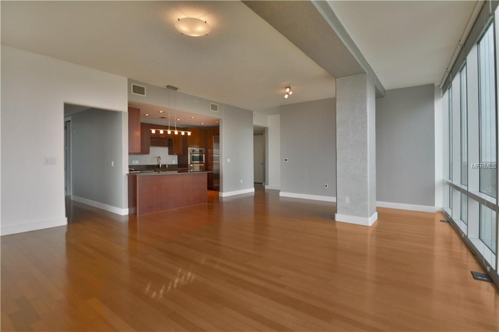 150 E ROBINSON STREET, ORLANDO, Florida 32801, 3 Bedrooms Bedrooms, 7 Rooms Rooms,3 BathroomsBathrooms,Residential,For sale,ROBINSON,O5561379