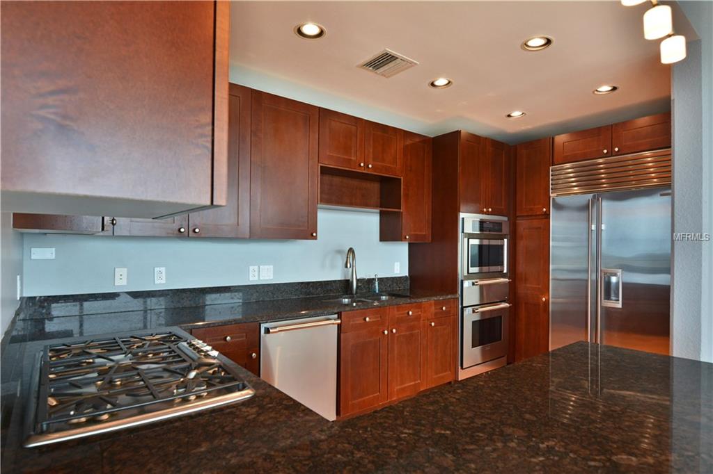 150 E ROBINSON STREET, ORLANDO, Florida 32801, 3 Bedrooms Bedrooms, 7 Rooms Rooms,3 BathroomsBathrooms,Residential,For sale,ROBINSON,O5561379