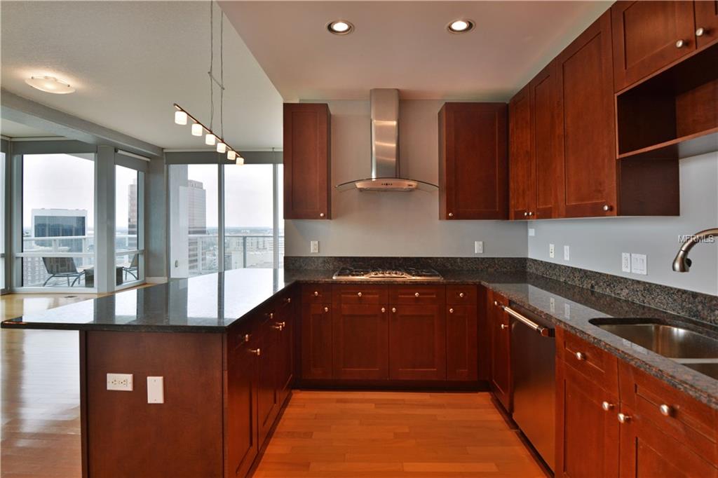 150 E ROBINSON STREET, ORLANDO, Florida 32801, 3 Bedrooms Bedrooms, 7 Rooms Rooms,3 BathroomsBathrooms,Residential,For sale,ROBINSON,O5561379