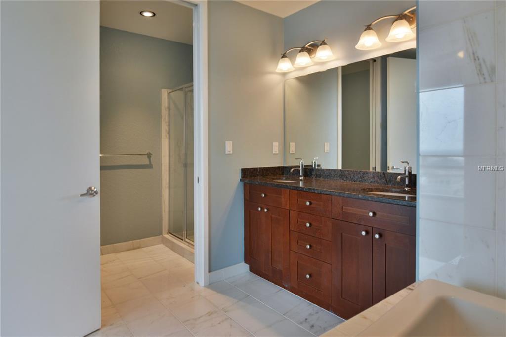 150 E ROBINSON STREET, ORLANDO, Florida 32801, 3 Bedrooms Bedrooms, 7 Rooms Rooms,3 BathroomsBathrooms,Residential,For sale,ROBINSON,O5561379