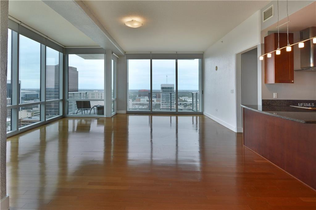 150 E ROBINSON STREET, ORLANDO, Florida 32801, 3 Bedrooms Bedrooms, 7 Rooms Rooms,3 BathroomsBathrooms,Residential,For sale,ROBINSON,O5561379