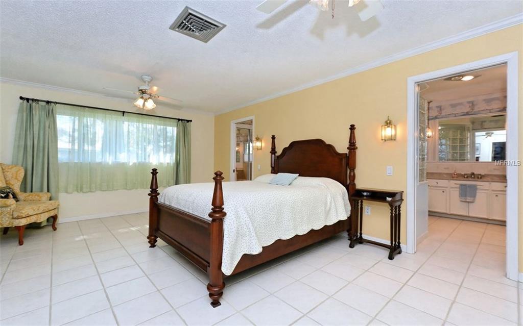 1023 KINGS COURT, VENICE, Florida 34293, 3 Bedrooms Bedrooms, 6 Rooms Rooms,3 BathroomsBathrooms,Residential,For sale,KINGS,A4208146