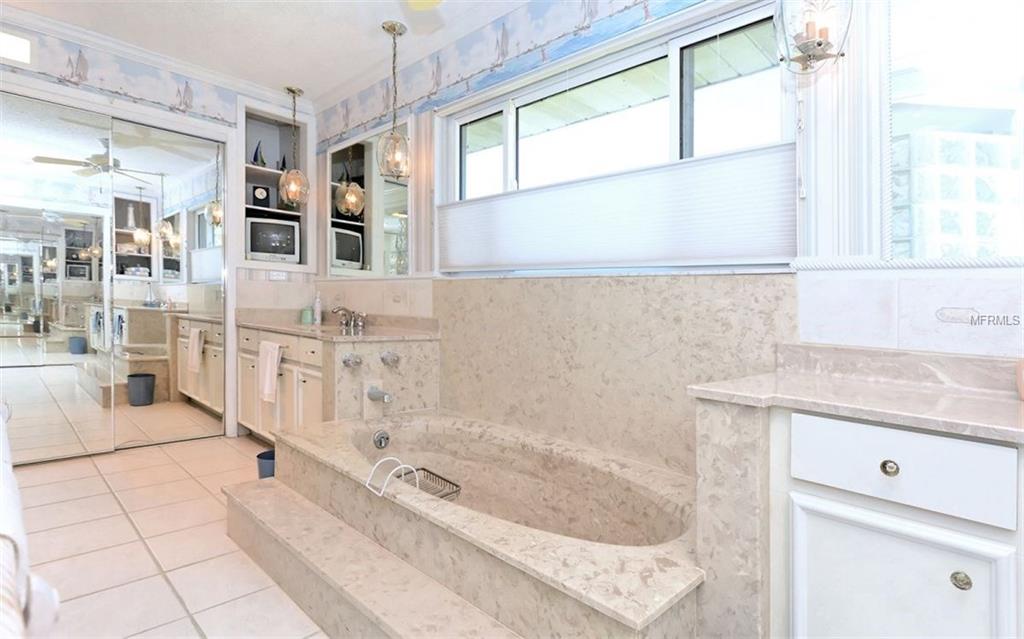 1023 KINGS COURT, VENICE, Florida 34293, 3 Bedrooms Bedrooms, 6 Rooms Rooms,3 BathroomsBathrooms,Residential,For sale,KINGS,A4208146