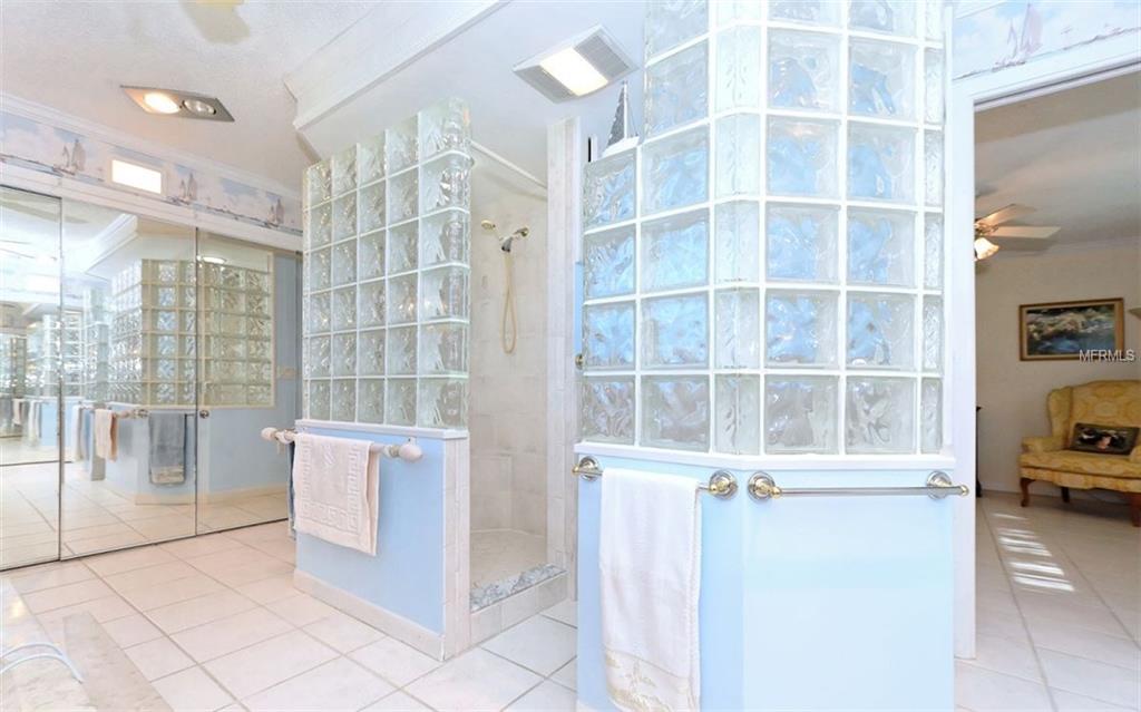 1023 KINGS COURT, VENICE, Florida 34293, 3 Bedrooms Bedrooms, 6 Rooms Rooms,3 BathroomsBathrooms,Residential,For sale,KINGS,A4208146