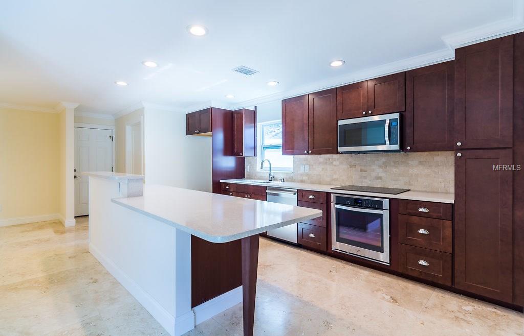 1559 EDEN ISLE BOULEVARD NE, ST PETERSBURG, Florida 33704, 4 Bedrooms Bedrooms, 7 Rooms Rooms,3 BathroomsBathrooms,Residential,For sale,EDEN ISLE,T2911664