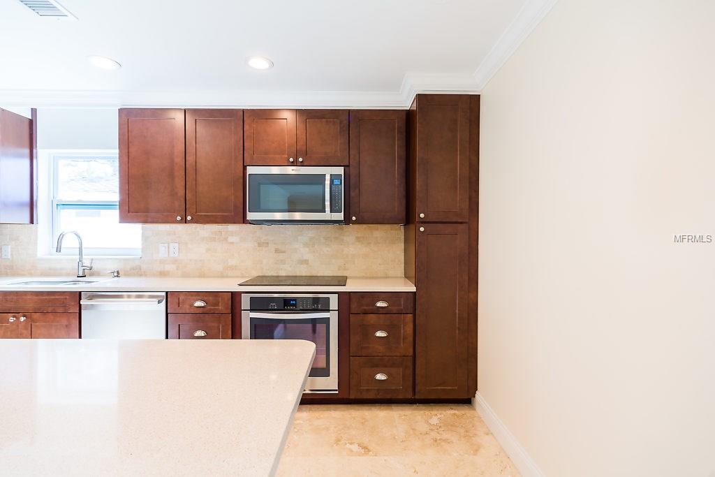 1559 EDEN ISLE BOULEVARD NE, ST PETERSBURG, Florida 33704, 4 Bedrooms Bedrooms, 7 Rooms Rooms,3 BathroomsBathrooms,Residential,For sale,EDEN ISLE,T2911664