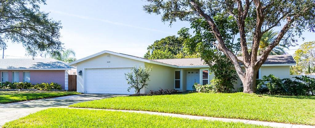 1559 EDEN ISLE BOULEVARD NE, ST PETERSBURG, Florida 33704, 4 Bedrooms Bedrooms, 7 Rooms Rooms,3 BathroomsBathrooms,Residential,For sale,EDEN ISLE,T2911664
