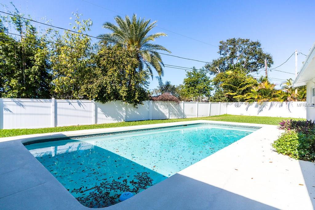 1559 EDEN ISLE BOULEVARD NE, ST PETERSBURG, Florida 33704, 4 Bedrooms Bedrooms, 7 Rooms Rooms,3 BathroomsBathrooms,Residential,For sale,EDEN ISLE,T2911664