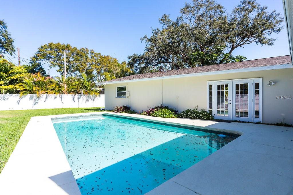 1559 EDEN ISLE BOULEVARD NE, ST PETERSBURG, Florida 33704, 4 Bedrooms Bedrooms, 7 Rooms Rooms,3 BathroomsBathrooms,Residential,For sale,EDEN ISLE,T2911664