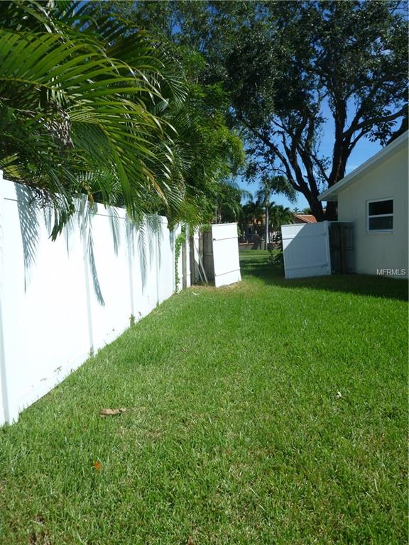 1559 EDEN ISLE BOULEVARD NE, ST PETERSBURG, Florida 33704, 4 Bedrooms Bedrooms, 7 Rooms Rooms,3 BathroomsBathrooms,Residential,For sale,EDEN ISLE,T2911664