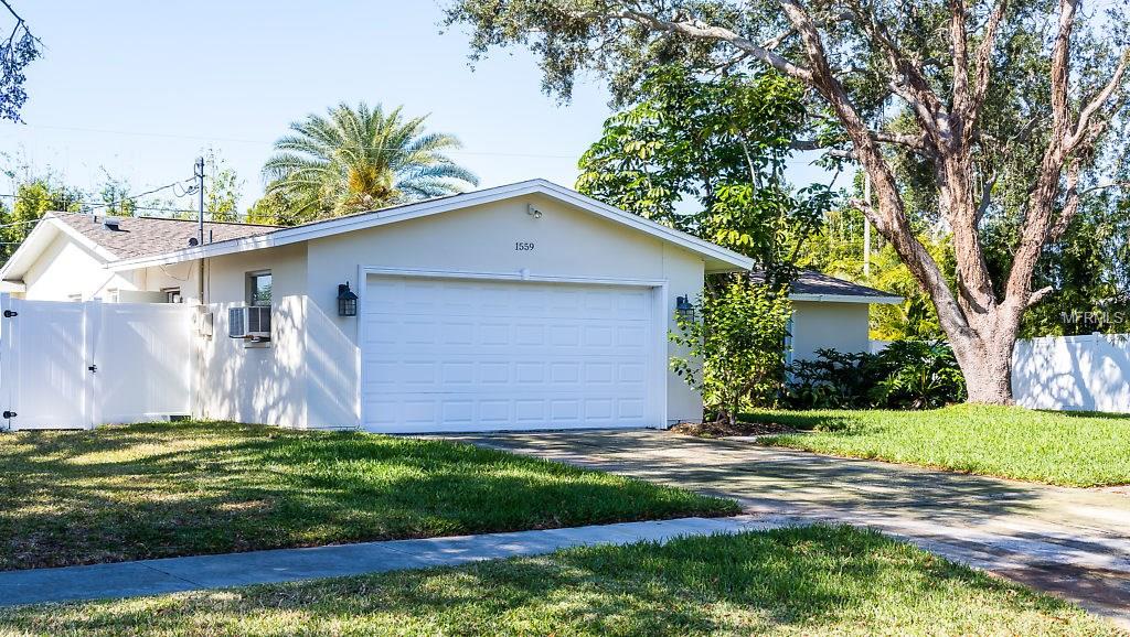 1559 EDEN ISLE BOULEVARD NE, ST PETERSBURG, Florida 33704, 4 Bedrooms Bedrooms, 7 Rooms Rooms,3 BathroomsBathrooms,Residential,For sale,EDEN ISLE,T2911664