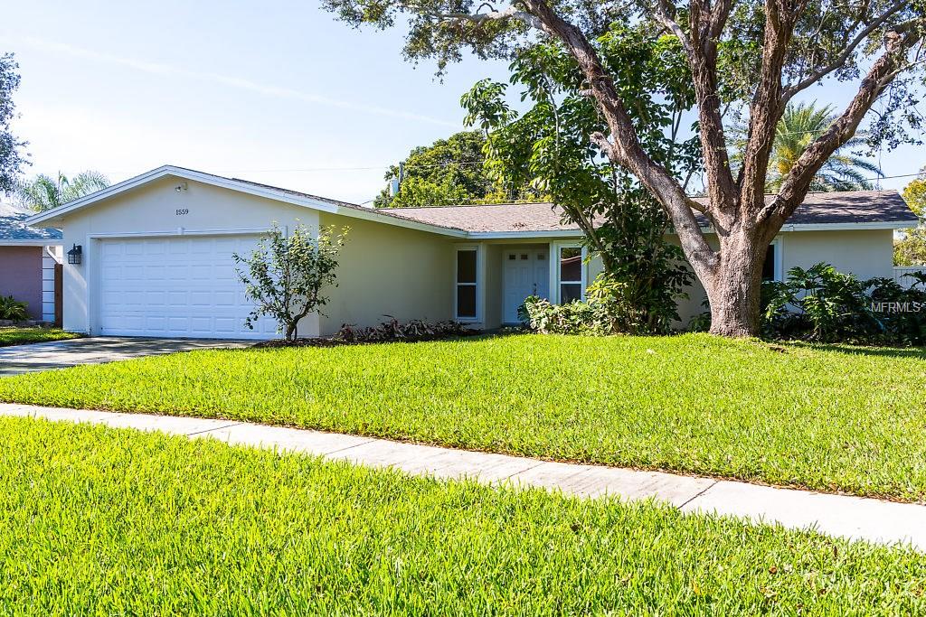 1559 EDEN ISLE BOULEVARD NE, ST PETERSBURG, Florida 33704, 4 Bedrooms Bedrooms, 7 Rooms Rooms,3 BathroomsBathrooms,Residential,For sale,EDEN ISLE,T2911664