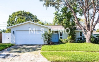 1559 EDEN ISLE BOULEVARD NE, ST PETERSBURG, Florida 33704, 4 Bedrooms Bedrooms, 7 Rooms Rooms,3 BathroomsBathrooms,Residential,For sale,EDEN ISLE,T2911664