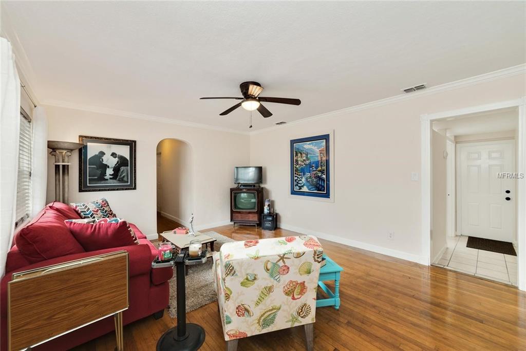 4 MONROE AVENUE, DEBARY, Florida 32713, 4 Bedrooms Bedrooms, 8 Rooms Rooms,1 BathroomBathrooms,Residential,For sale,MONROE,O5553486