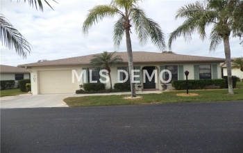 707 VIVIENDA WEST BOULEVARD, VENICE, Florida 34293, 2 Bedrooms Bedrooms, 8 Rooms Rooms,2 BathroomsBathrooms,Residential,For sale,VIVIENDA WEST,N5916366