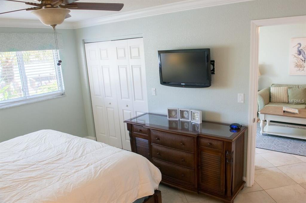 10265 GULF BOULEVARD, TREASURE ISLAND, Florida 33706, 2 Bedrooms Bedrooms, 4 Rooms Rooms,2 BathroomsBathrooms,Residential,For sale,GULF,U7837171