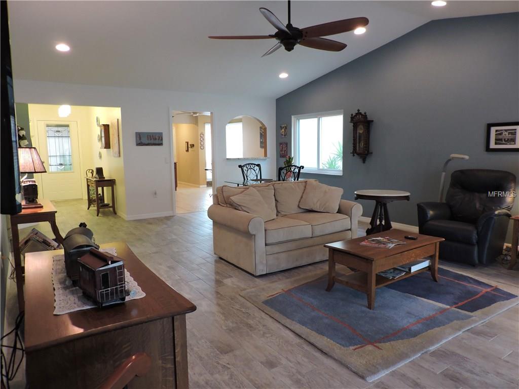 4005 CYPRESS LANDING S, WINTER HAVEN, Florida 33884, 3 Bedrooms Bedrooms, 7 Rooms Rooms,2 BathroomsBathrooms,Residential,For sale,CYPRESS,L4725488