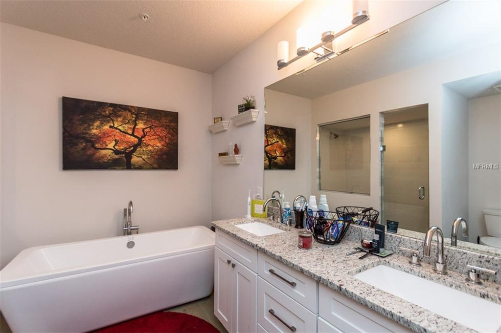 740 N FERNCREEK AVENUE, ORLANDO, Florida 32803, 3 Bedrooms Bedrooms, 5 Rooms Rooms,2 BathroomsBathrooms,Residential,For sale,FERNCREEK,O5540869