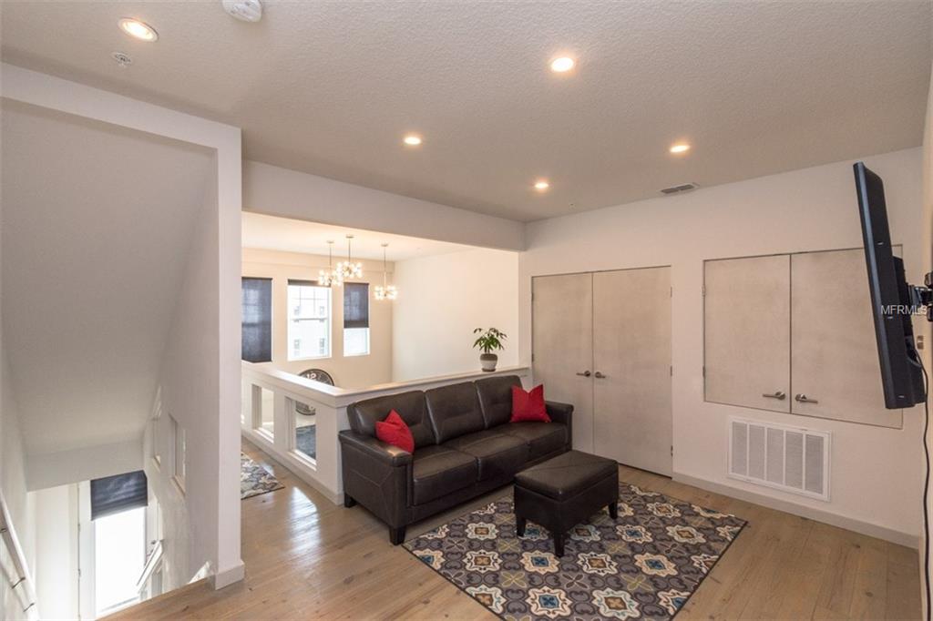 740 N FERNCREEK AVENUE, ORLANDO, Florida 32803, 3 Bedrooms Bedrooms, 5 Rooms Rooms,2 BathroomsBathrooms,Residential,For sale,FERNCREEK,O5540869