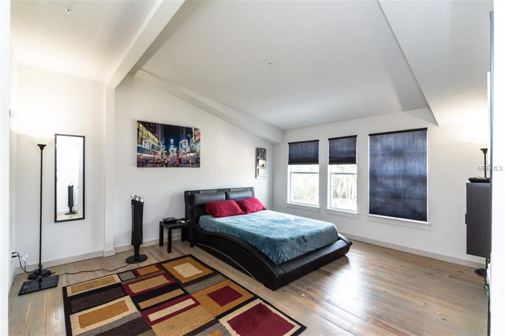 740 N FERNCREEK AVENUE, ORLANDO, Florida 32803, 3 Bedrooms Bedrooms, 5 Rooms Rooms,2 BathroomsBathrooms,Residential,For sale,FERNCREEK,O5540869