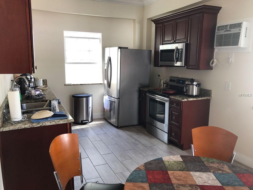 713 E JACKSON STREET, KISSIMMEE, Florida 34744, 3 Bedrooms Bedrooms, 4 Rooms Rooms,3 BathroomsBathrooms,Residential,For sale,JACKSON,O5547417