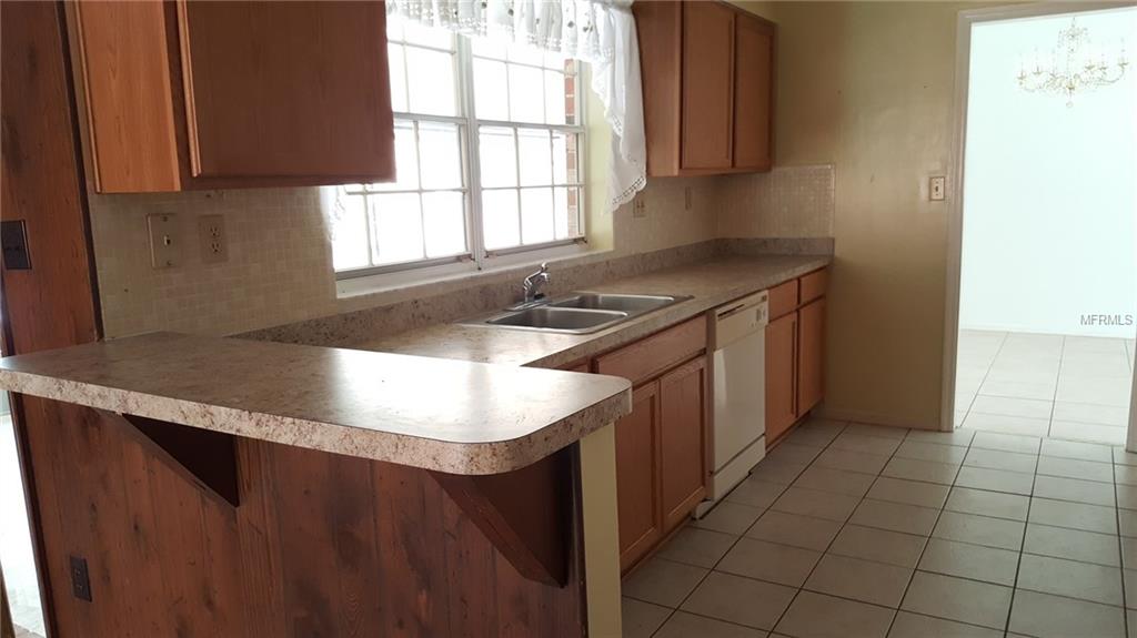 37200 CHERRY LAKE ROAD, FRUITLAND PARK, Florida 34731, 3 Bedrooms Bedrooms, 6 Rooms Rooms,2 BathroomsBathrooms,Residential,For sale,CHERRY LAKE,G4852706