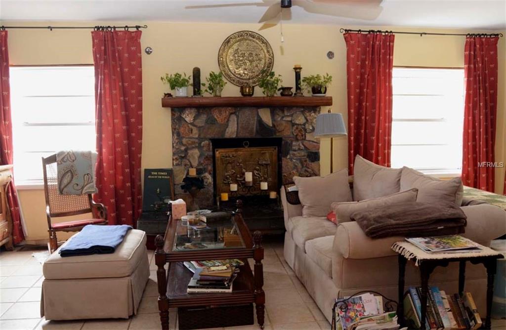 146 E WARNER STREET, GROVELAND, Florida 34736, 3 Bedrooms Bedrooms, 10 Rooms Rooms,3 BathroomsBathrooms,Residential,For sale,WARNER,G4842442