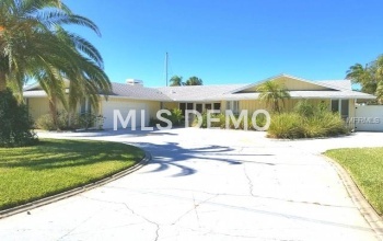 424 HARBOR VIEW LANE, BELLEAIR BLUFFS, Florida 33770, 4 Bedrooms Bedrooms, 8 Rooms Rooms,2 BathroomsBathrooms,Residential,For sale,HARBOR VIEW,U7837182