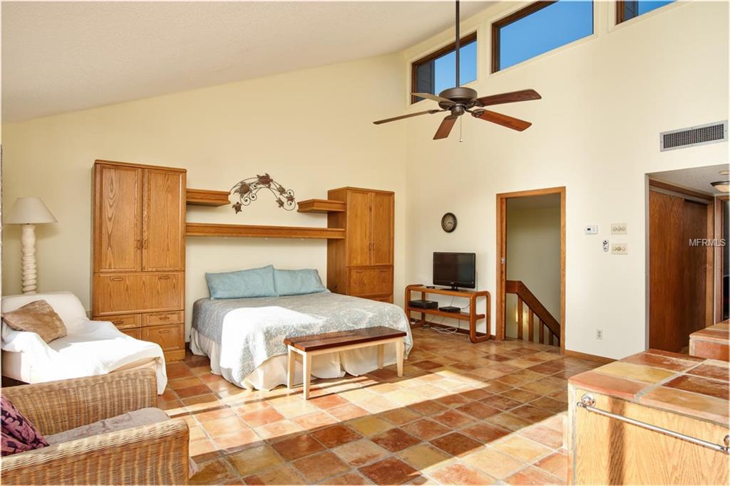 16800 GULF BOULEVARD, NORTH REDINGTON BEACH, Florida 33708, 3 Bedrooms Bedrooms, 6 Rooms Rooms,2 BathroomsBathrooms,Residential,For sale,GULF,U7838895