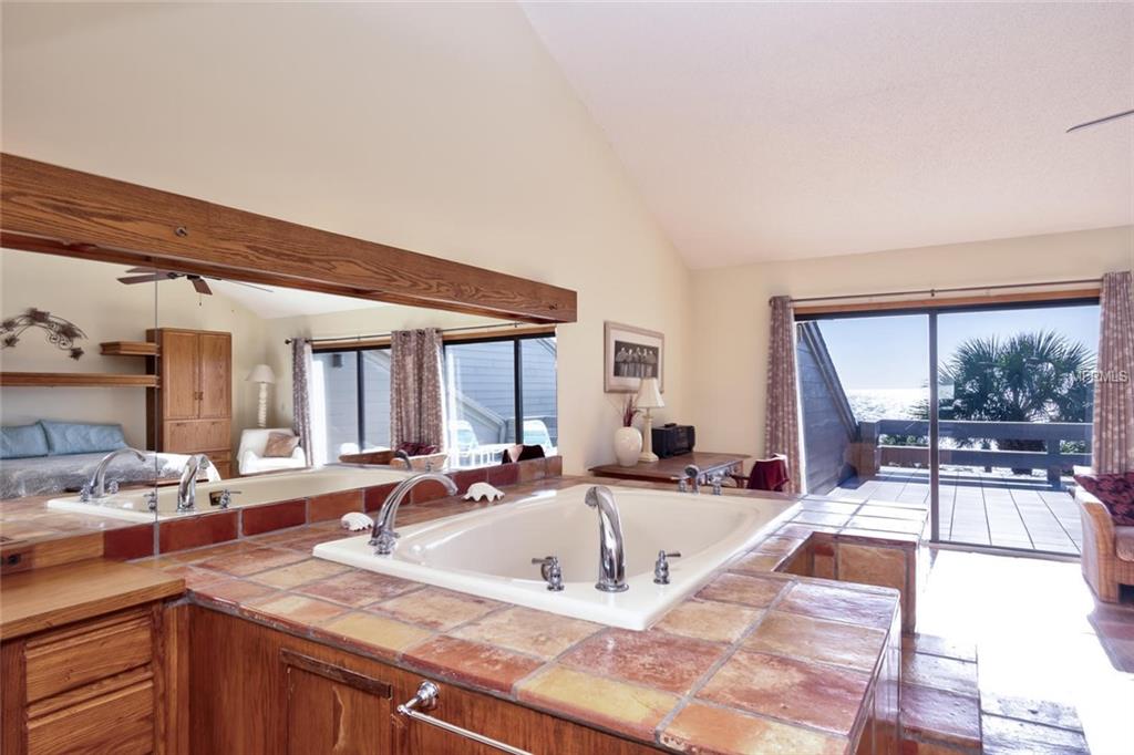 16800 GULF BOULEVARD, NORTH REDINGTON BEACH, Florida 33708, 3 Bedrooms Bedrooms, 6 Rooms Rooms,2 BathroomsBathrooms,Residential,For sale,GULF,U7838895