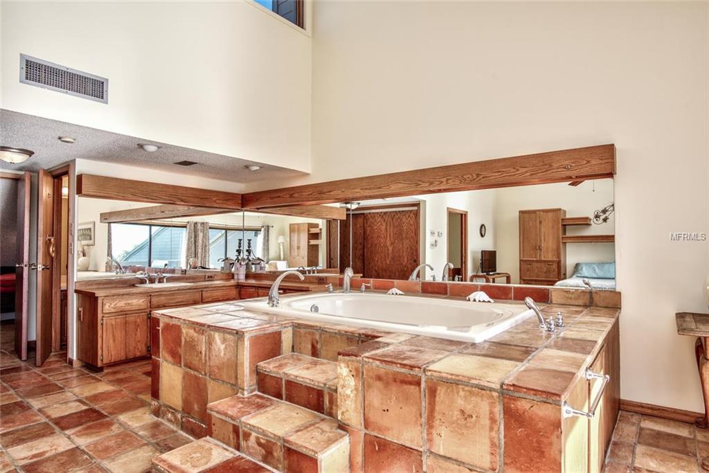 16800 GULF BOULEVARD, NORTH REDINGTON BEACH, Florida 33708, 3 Bedrooms Bedrooms, 6 Rooms Rooms,2 BathroomsBathrooms,Residential,For sale,GULF,U7838895