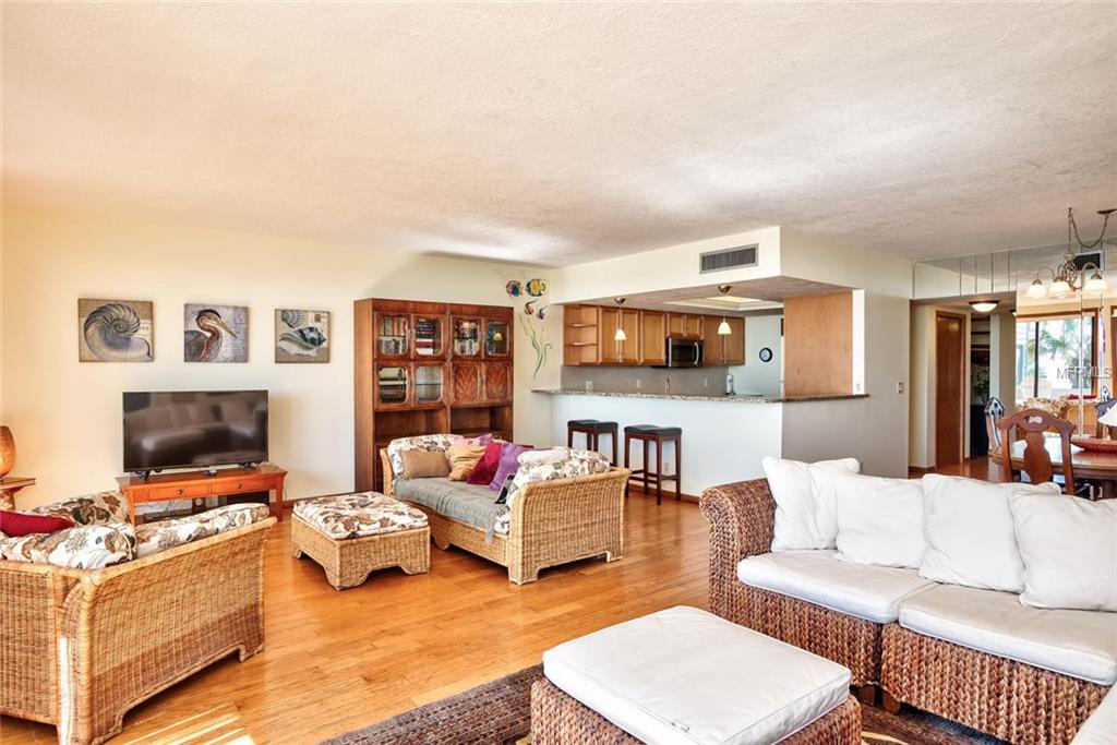 16800 GULF BOULEVARD, NORTH REDINGTON BEACH, Florida 33708, 3 Bedrooms Bedrooms, 6 Rooms Rooms,2 BathroomsBathrooms,Residential,For sale,GULF,U7838895