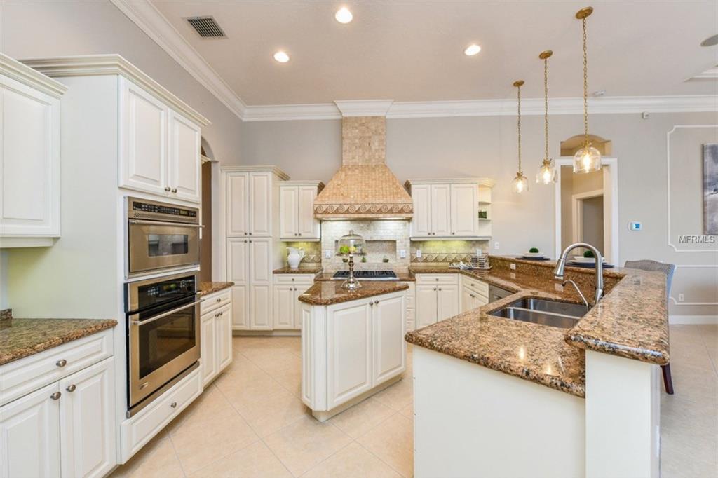 7026 KINGSMILL COURT, LAKEWOOD RANCH, Florida 34202, 4 Bedrooms Bedrooms, 10 Rooms Rooms,4 BathroomsBathrooms,Residential,For sale,KINGSMILL,A4207165