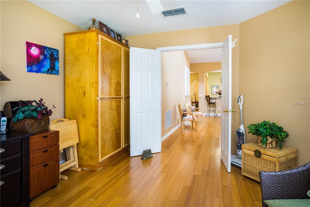 949 PICKFAIR TERRACE, LAKE MARY, Florida 32746, 3 Bedrooms Bedrooms, 10 Rooms Rooms,2 BathroomsBathrooms,Residential,For sale,PICKFAIR,O5560445