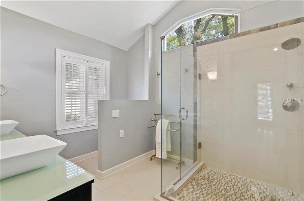 422 E GORE STREET, ORLANDO, Florida 32806, 4 Bedrooms Bedrooms, 8 Rooms Rooms,3 BathroomsBathrooms,Residential,For sale,GORE,O5528958